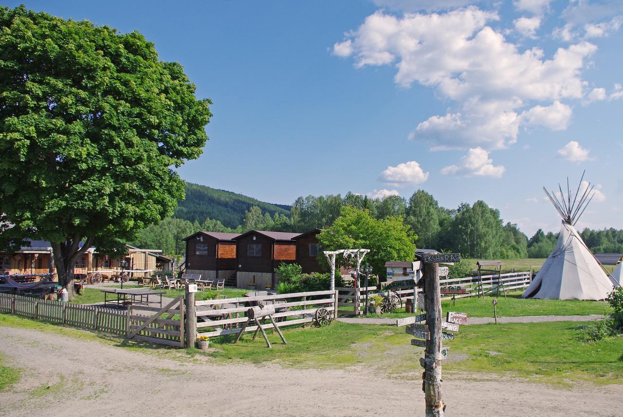 לינה וארוחת בוקר Ekshärad Sun Dance Ranch מראה חיצוני תמונה